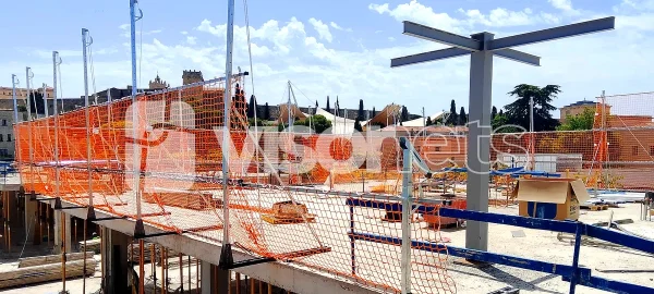 SRP Vorläufiges Rückhaltesystem – Bauprojekt mit Sicherheitsnetzen auf der Baustelle – Projekt in Tarragona (Katalonien, Spanien)